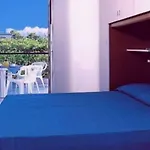 Appartement Poolside Retreat-beahost