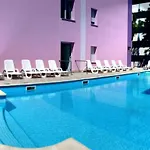Poolside Retreat-beahost *