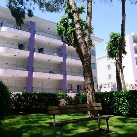 Poolside Retreat-beahost Apartman