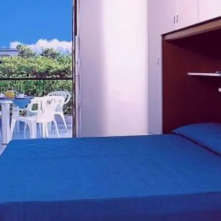 Lägenhet Poolside Retreat-beahost