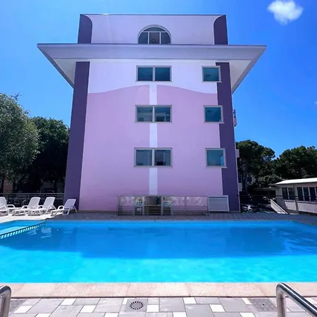 Апартаменти Poolside Retreat-beahost